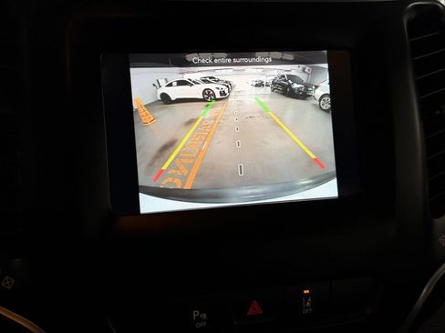 Used 2021 Jeep Cherokee Latitude Plus FWD image 24
