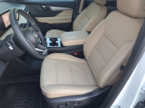 Used 2025 Buick Enclave Preferred image 8