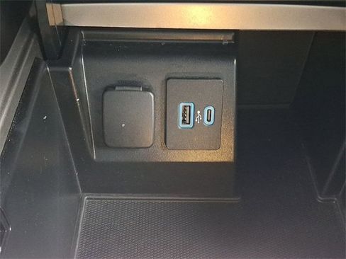 Used 2020 Ford Explorer XLT w/ Equipment Group 202A image 27