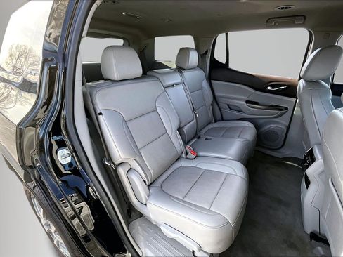 Used 2023 GMC Acadia SLT image 25