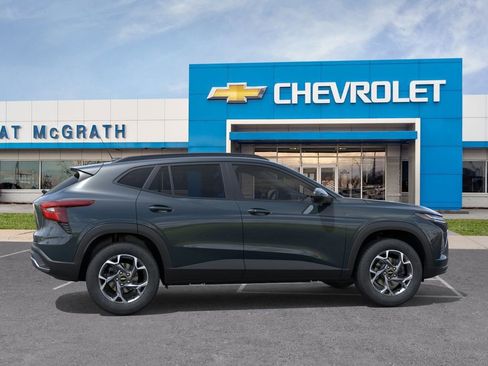 New 2026 Chevrolet Trax LT w/ LT Convenience Package FWD image 6