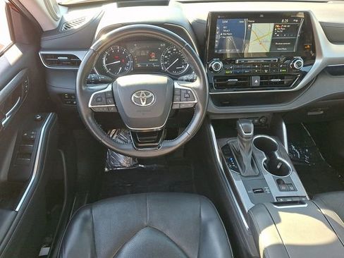 Used 2021 Toyota Highlander Platinum FWD image 10