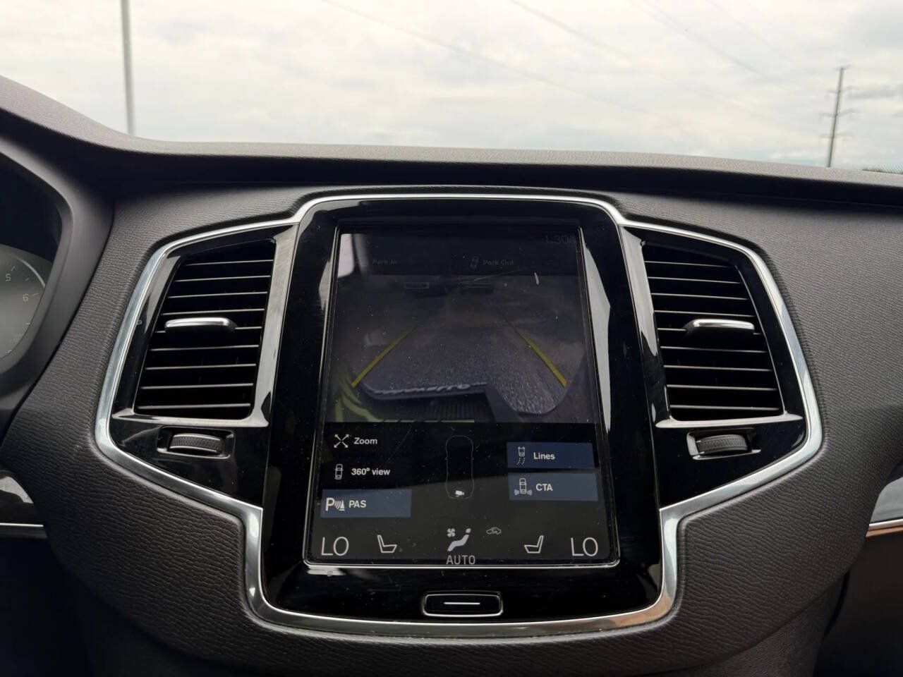 Used 2018 Volvo XC90 T6 Momentum w/ Convenience Package AWD/4WD image 9