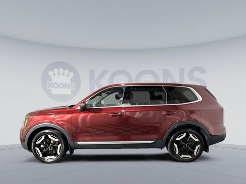 Used 2024 Kia Telluride EX w/ EX Captain's Chair Package AWD/4WD image 2