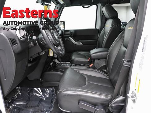 Used 2015 Jeep Wrangler Unlimited Sahara w/ Connectivity Group AWD/4WD image 14