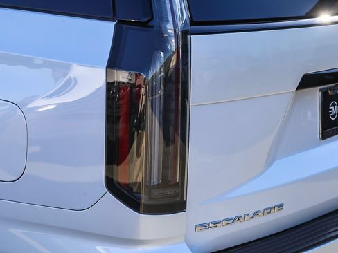 Used 2025 Cadillac Escalade ESV Sport Platinum w/ LPO, Floor Liner Package AWD/4WD image 9