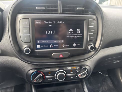 Used 2025 Kia Soul LX w/ LX Technology Package FWD image 4