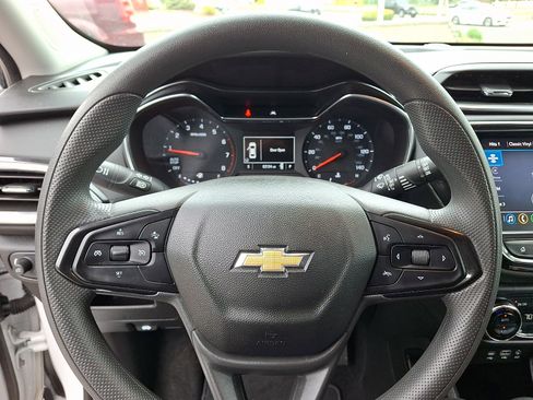 Used 2022 Chevrolet TrailBlazer LT w/ Convenience Package FWD image 19