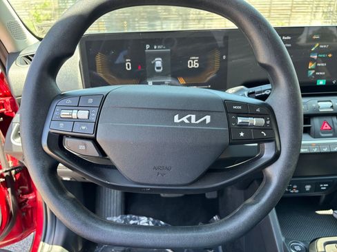 Used 2025 Kia K4 FWD image 28