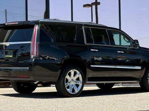 Used 2019 Cadillac Escalade ESV Luxury RWD image 13