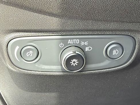 Used 2020 Chevrolet Equinox LT image 32