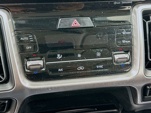 Used 2022 Kia Sorento S w/ Panoramic Sunroof Package image 16