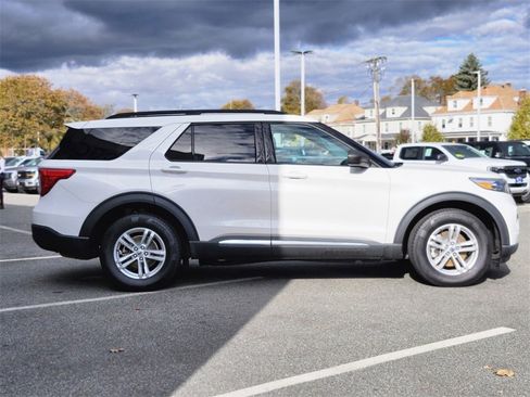 Used 2022 Ford Explorer XLT image 6