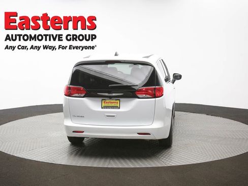 Used 2022 Chrysler Voyager LX image 34