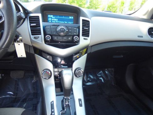 Used 2016 Chevrolet Cruze LS image 12