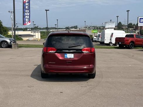 Used 2023 Chrysler Voyager LX FWD image 5