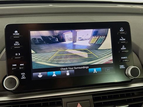 Used 2018 Honda Accord Touring image 18