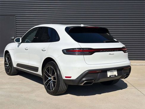 Certified 2025 Porsche Macan Base image 3