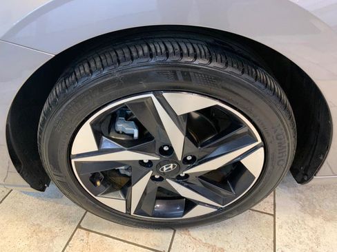 Used 2023 Hyundai Elantra SEL w/ Convenience Package image 13