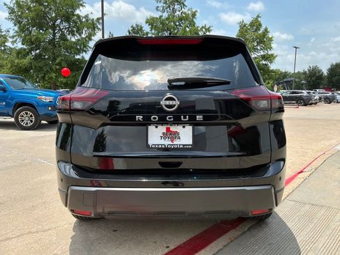 Used 2025 Nissan Rogue SV FWD image 7