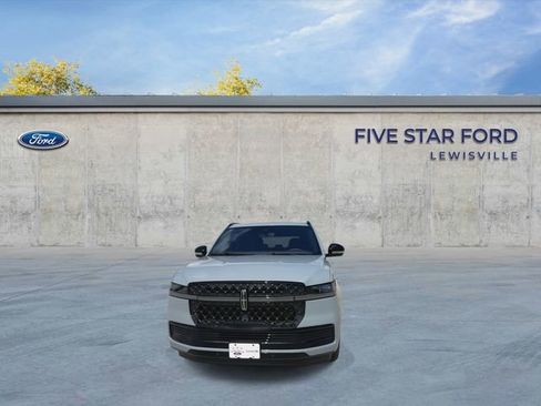Used 2025 Lincoln Navigator Reserve w/ Jet Appearance Package AWD/4WD image 3