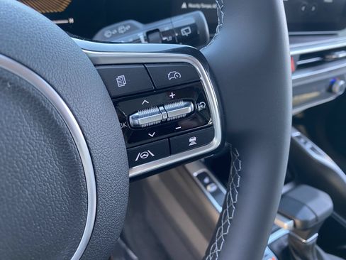 Certified 2025 Kia Sorento S FWD image 23