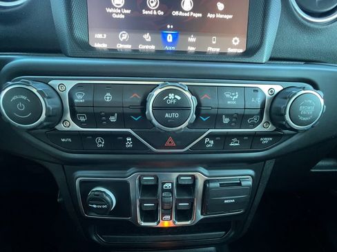 Used 2020 Jeep Gladiator Overland image 4