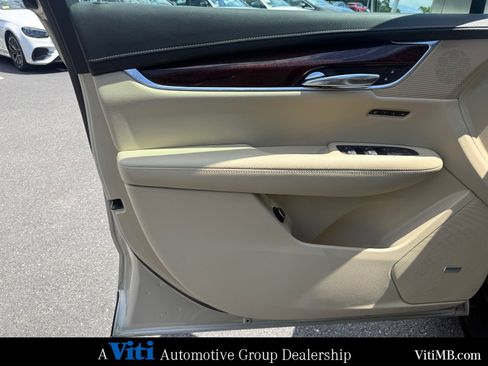 Used 2017 Cadillac XT5 Luxury w/ Driver Awareness Package AWD/4WD image 16
