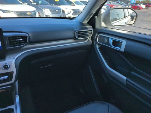 Certified 2022 Ford Explorer XLT w/ Equipment Group 202A image 17