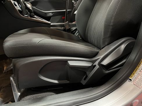 Used 2018 Ford Focus SE image 23