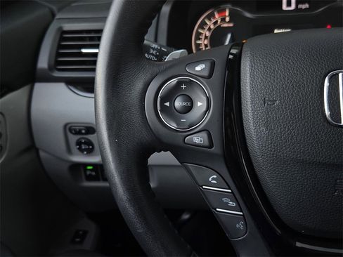 Used 2017 Honda Pilot Touring image 27