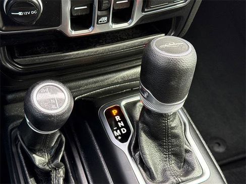 Certified 2021 Jeep Gladiator Willys image 29