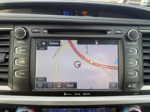 Used 2017 Toyota Highlander XLE image 34