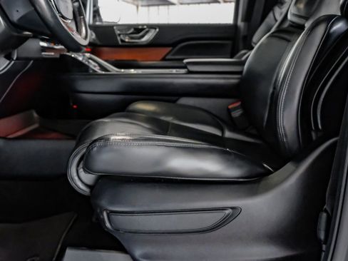 Used 2020 Lincoln Navigator L Reserve RWD image 30
