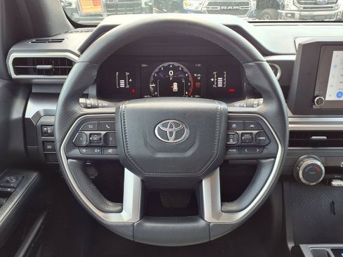 Used 2025 Toyota 4Runner SR5 AWD/4WD image 30