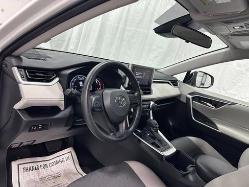 Used 2025 Toyota RAV4 XLE AWD/4WD image 15