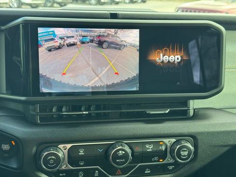 Used 2024 Jeep Wrangler Sport S image 30