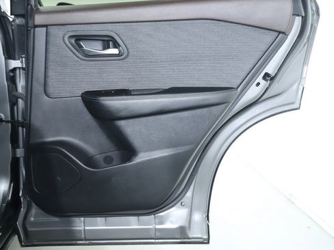 Used 2023 Nissan Rogue SV image 33