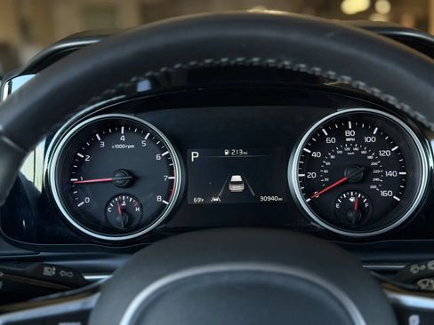 Used 2024 Kia Carnival EX FWD image 29