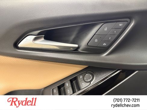 Used 2025 Chevrolet Equinox ACTIV w/ Safety and Technology Package AWD/4WD image 11