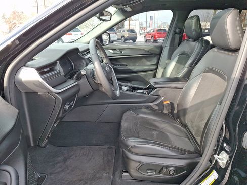 Certified 2023 Jeep Grand Cherokee Altitude image 13