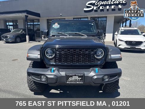 Used 2024 Jeep Wrangler Unlimited AWD/4WD image 2