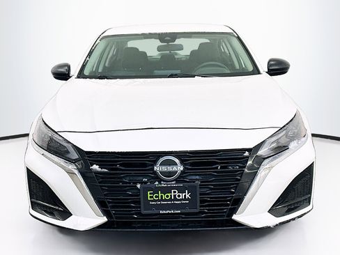 Used 2025 Nissan Altima 2.5 SV image 2