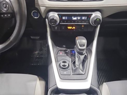 Used 2021 Toyota RAV4 XLE Premium image 23