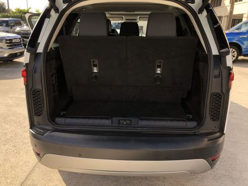 Used 2024 Land Rover Discovery S image 16