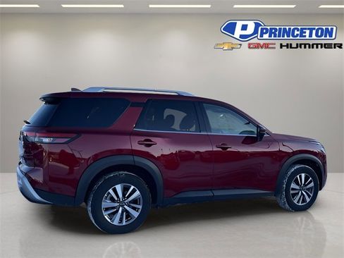 Used 2025 Nissan Pathfinder SL image 8
