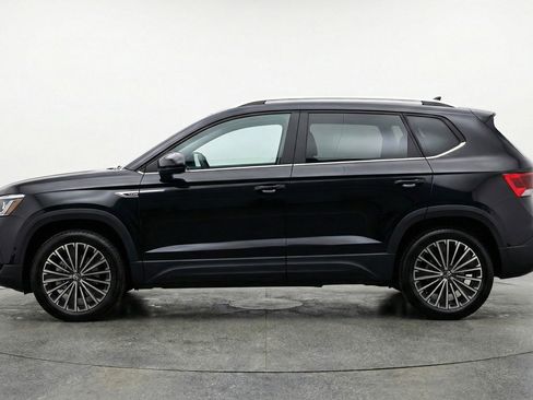 Used 2025 Volkswagen Taos SE FWD image 5