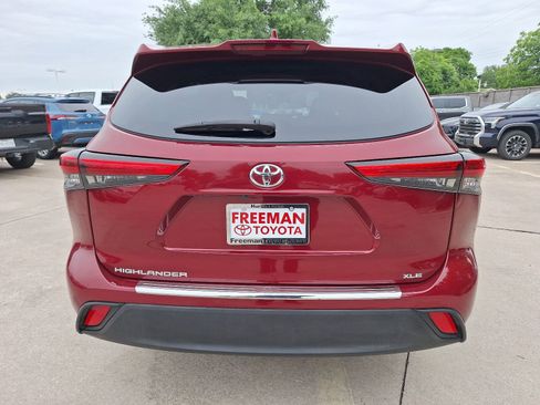 Used 2022 Toyota Highlander XLE FWD image 5