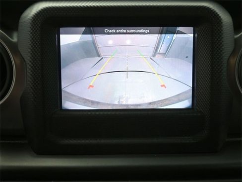 Used 2022 Jeep Wrangler Sport S image 4