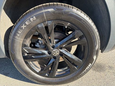Used 2025 Volkswagen Atlas Cross Sport SEL R-Line AWD/4WD image 42